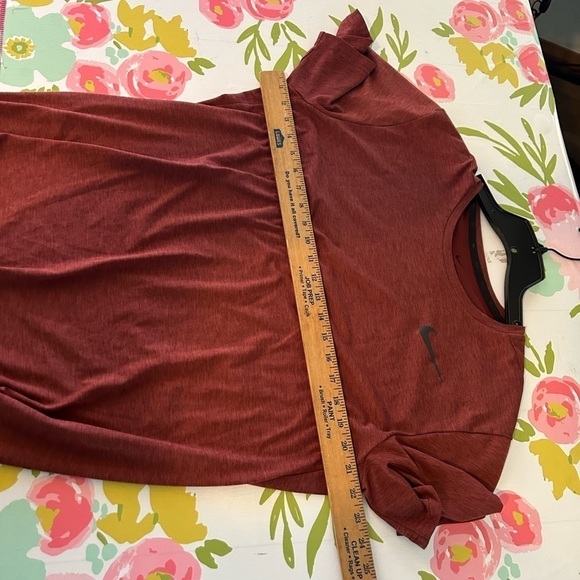 Nike Dri Fit Large Breathe Lightweight
Athletic T Shirt Maroon Red, Men's - Picture 7 of 8